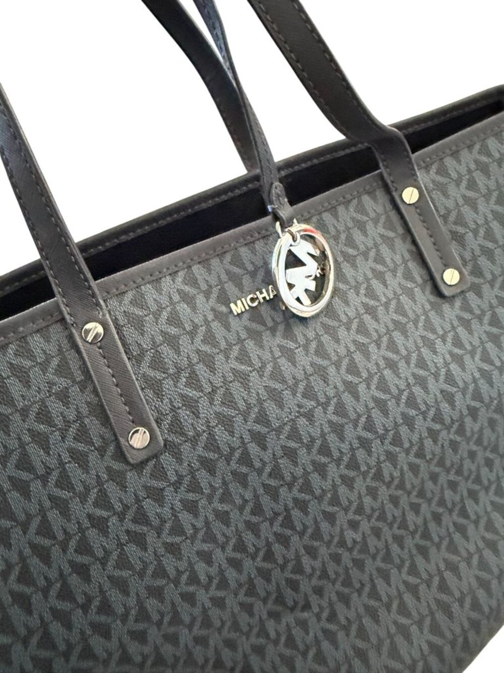MICHAEL KORS Navy JetSet Saffiano Logo Reversible Tote Bag - Picture 2 of 9